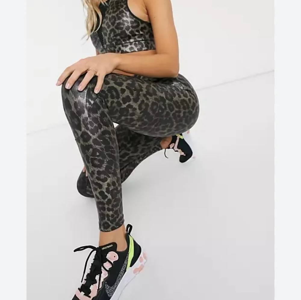 ASOS 2 Piece Set LEOPARD HIGH WAIST LEGGING AND TOP WITH MESH FRONT - Picture 4 of 11